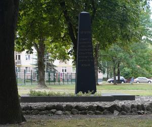 Plac Mordechaja Tenenbauma. To część Skweru przy Żabiej w Białymstoku