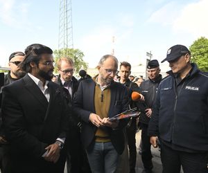 Komornicy na Modlińskiej. Nerwowe starcie przy hali na Białołęce. Ostry konflikt kupców z zarządcą hali