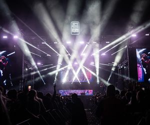 Juwenalia Śląskie w Katowicach gromadzą tysiące studentów pod sceną na Muchowcu