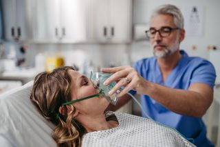 Zmniejsza „lęk przed maską” o 74%. Dlaczego pacjenci uciekają od ratującej życie terapii?
