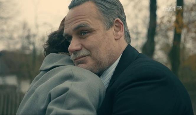 Stulecie Winnych 3 sezon, odcinek 27: Niespodziewane oświadczyny Stanisława! Uklęknie przed Andzią na środku Brwinowa. Powie wszystko jak na spowiedzi - ZWIASTUN