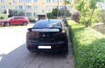 Mistrzowie parkowania w Olsztynie. Kierowca mitsubishi zatarasował cały chodnik na Dworcowej [ZDJĘCIA]