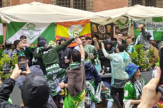 Finał LKE. Kibice Betisu i Chelsea już pod stadionem 