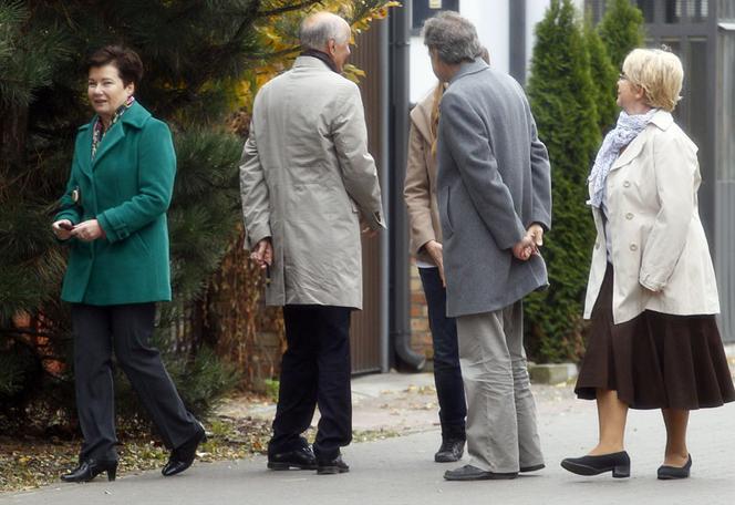 Modliła się o cud przy urnie?