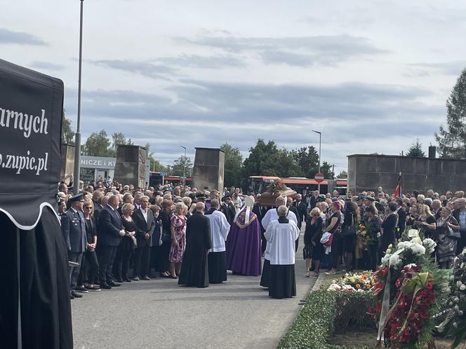 Hejnał Miasta Rzeszowa pożegnał byłego prezydenta Tadeusza Ferenca na cmentarzu Wilkowyja 