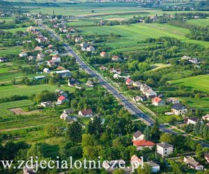 To najbiedniejsza wieś w województwie świętokrzyskim. Słynie z corocznego Święta Chleba