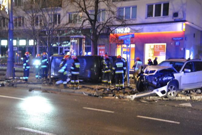 Zderzenie BMW z taksówką na Marszałkowskiej