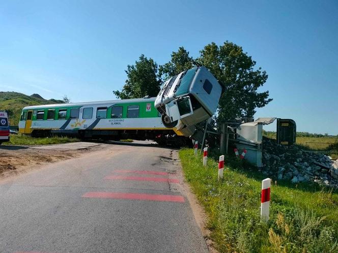 Wypadek na przejeździe w Dalanówku