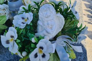  Makowisko. Paulina miała tylko 16 lat, gdy zginęła w samochodzie kolegi. Białe aniołki strzegą jej grobu [GALERIA] 