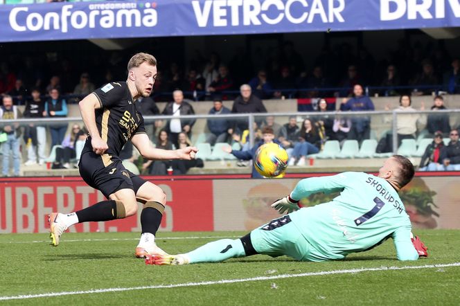 Skorupski broni karnego, Kiwior jak profesor. Jest też gol Świderskiego. Polacy grali w Lidze Europy