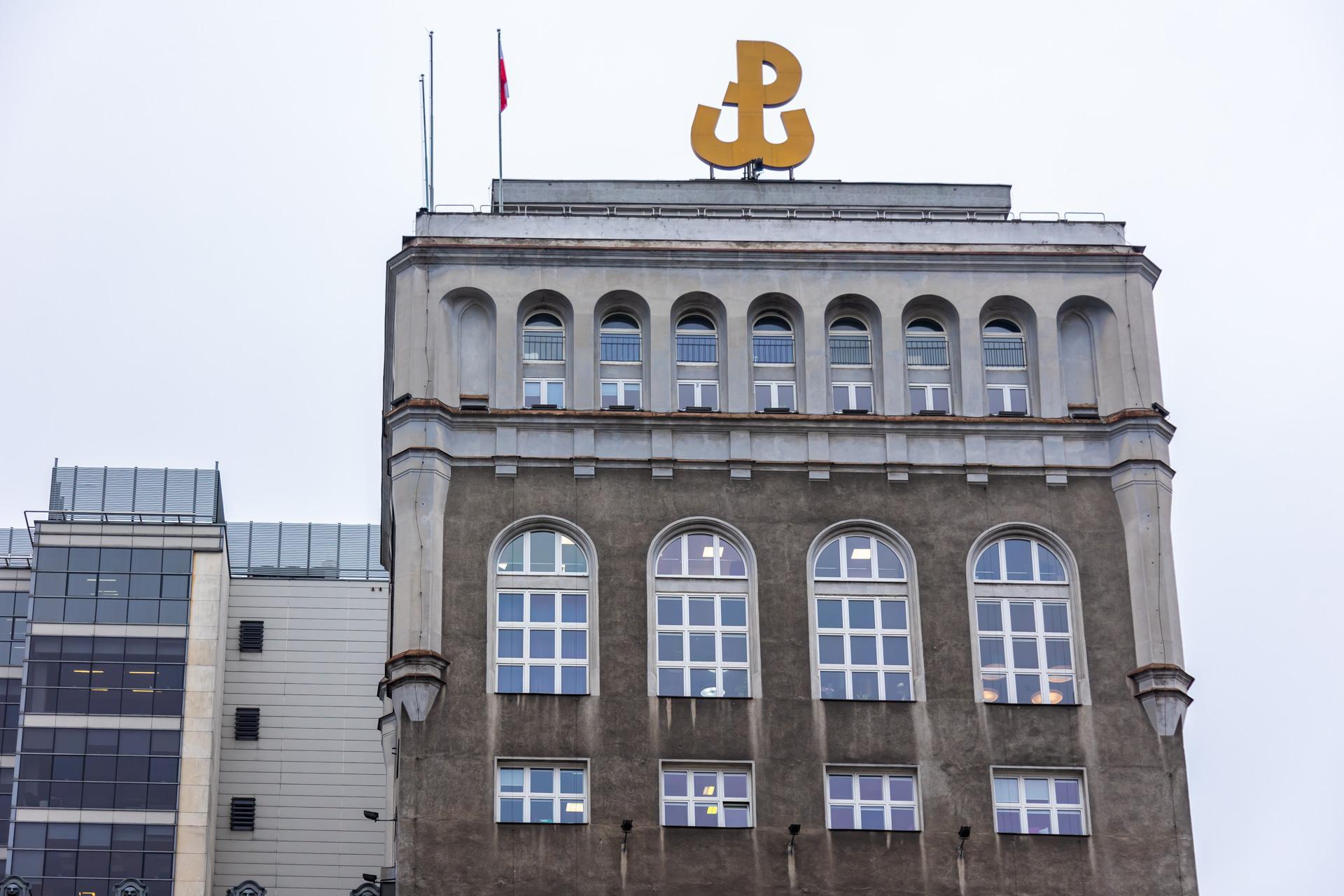 Zobacz najbrudniejsze warszawskie budynki - zdjęcia. Wypiękniałyby, gdyby je umyć