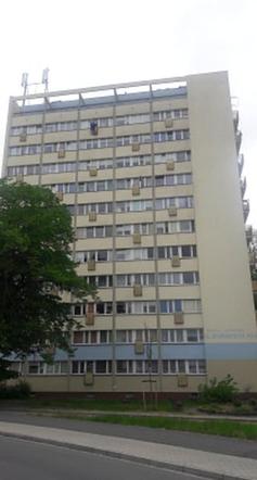 Mężczyzna wypadł z okna na szóstym piętrze wieżowca w Świnoujściu