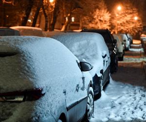 Kraków zasypany śniegiem. Armagedon na drogach. Ogromne utrudnienia w kursowaniu komunikacji miejskiej