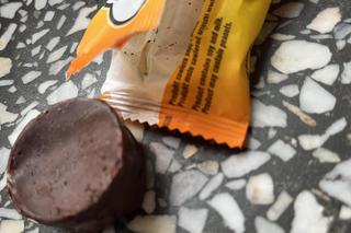 Znalazła robaki w cukierkach. Torunianka była w szoku