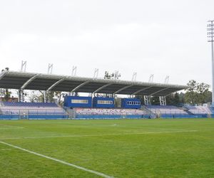 Na tym stadionie dawniej odbywały się wielkie mecze europejskich pucharów. Dziś rywalizują tutaj trzecioligowcy [ZDJĘCIA]