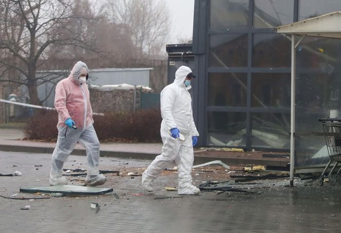 Huk, chaos i... pusta kasa! Złodzieje wysadzili bankomat i uciekli bez łupu!