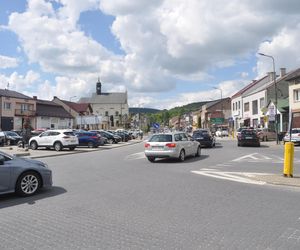 Nowa Słupia - rynek i ulica Świętokrzyska. Wiosna 2025