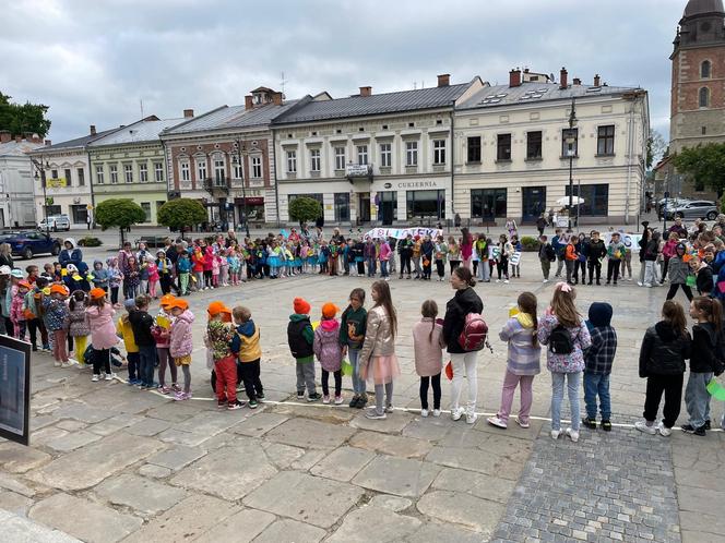 Happening na Rynku na otwarcie Tygodnia Bibliotek w Nowym Sączu