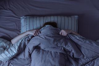 Dlaczego możemy mieć problemy ze snem w nowych miejscach?