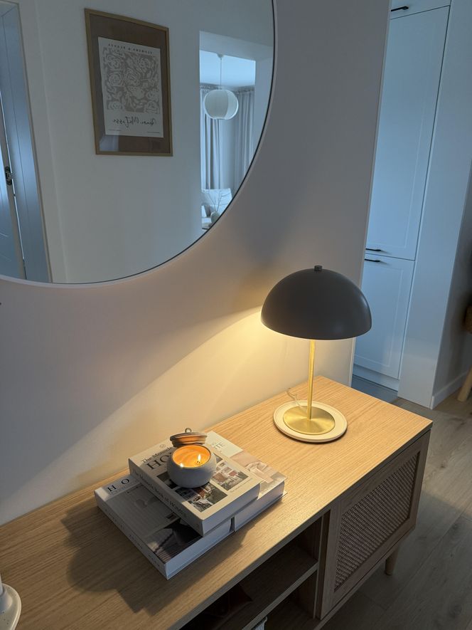 Metamorfoza przedpokoju w domu z lat 90.