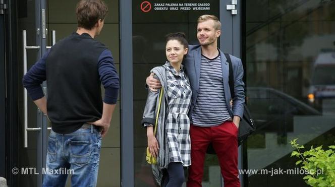 M jak miłość odcinek 1168. Iza (Adriana Kalska), Marcin (Mikołaj Roznerski), Artur (Tomasz Ciachorowski)