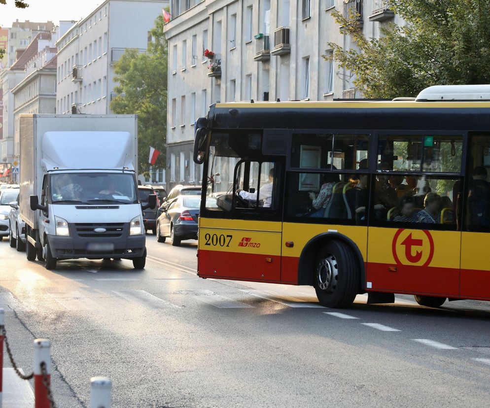 Która linia autobusowa w Warszawie jest najkrótsza? Konkurencja jest naprawdę spora