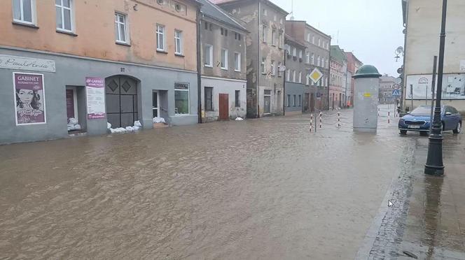 Powódź w Głuchołazach. Woda przedostała się na rynek