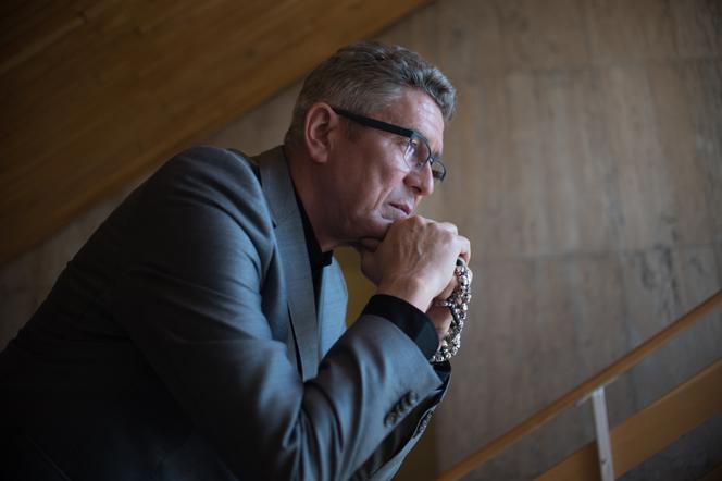 Odwróceni 2 sezon. Ojcowie i córki odc. 3. Mnich (Andrzej Zieliński)