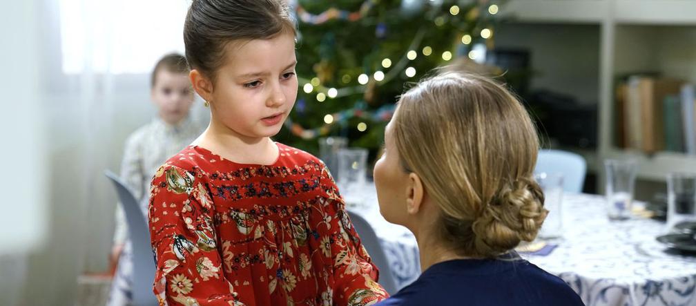 Barwy szczęścia, odcinek 1884. Ewunia (Gabriela Ziembicka), Zosia (Joanna Moro)