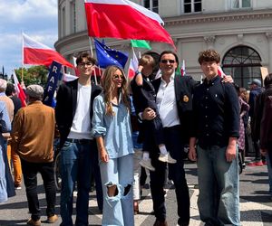 Tłum gwiazd na Wielkim Marszu Patriotów. Sprawdźcie, kto się pojawił!