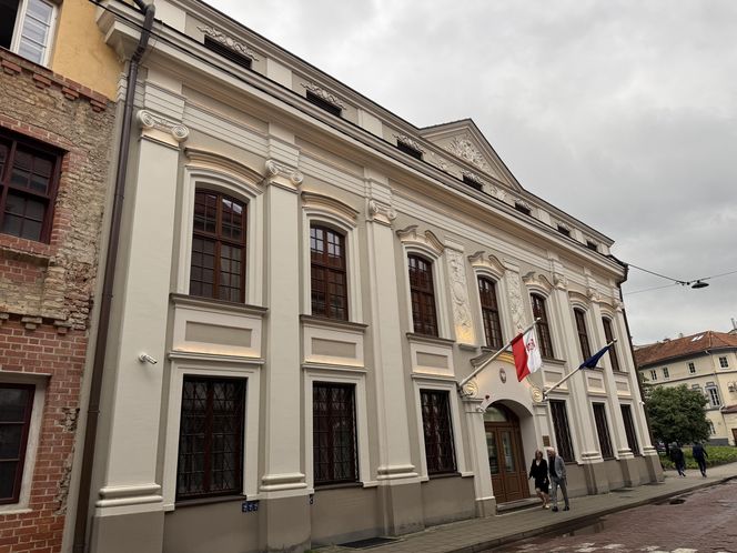 Tak wygląda ambasada Polski w Wilnie