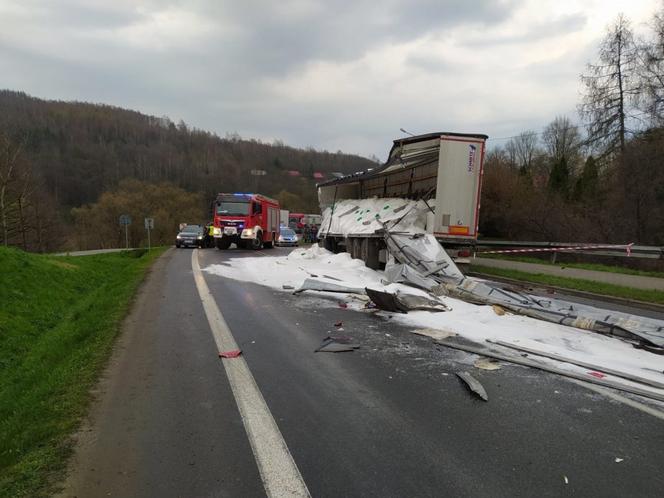 Zderzenie dwóch ciężarówek na krajowej 19 w Domaradzu. Utrudnienia w ruchu 