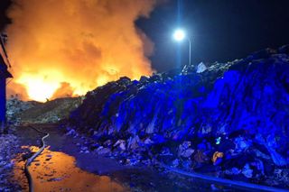 Potężny pożar składowiska w Bełżycach