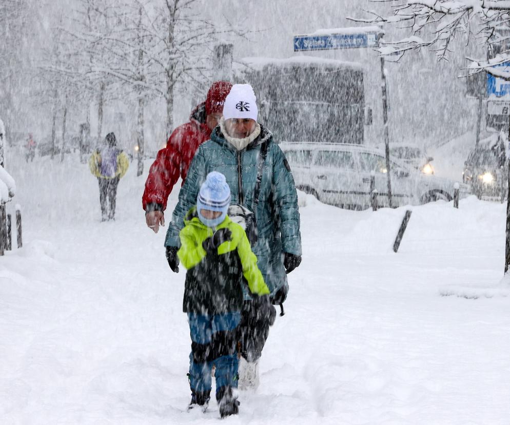 Śnieg i oblodzenie w mieście