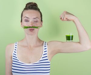 Ćwiczenia na obwisłą skórę ramion (tzw. pelikany lub motylki) WIDEO