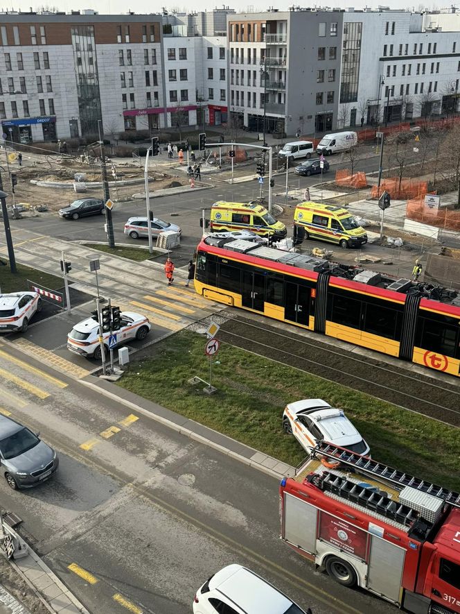 Zderzenie dwóch tramwajów w Warszawie. Wiele osób rannych