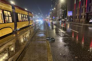 Tragiczny wypadek w al. Jerozolimskich. Pieszy wpadł pod rozpędzony tramwaj. Zginął na miejscu
