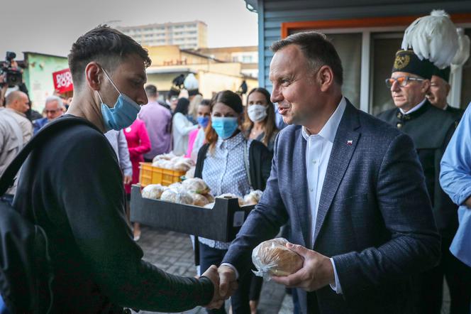 Duda rozdawał górnikom bułki w Zofiówce