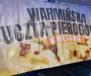 Gigantyczne kolejki po pierogi w Biesowie. Przygotowano ich ponad 50 tysięcy. Zobacz zdjęcia!