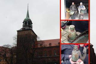 Wieża kościoła w Białogardzie skrywała tajemnicę sprzed lat. Co było w kapsule czasu? [ZDJĘCIA]