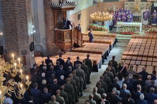 Pogrzeb szczątków ponad 700 ofiar niemieckich zbrodni. 188 trumien w kościele w Chojnicach