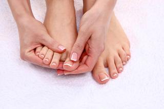WRASTAJĄCY PAZNOKIEĆ - przyczyny. Jak zapobiegać wrastaniu paznokci?