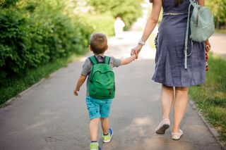 Liczysz, że 300 zł na wyprawkę załata dziurę w budżecie? ZUS nie wszystkim wypłaci to świadczenie