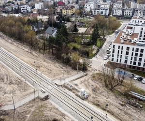 Kolejowa rewolucja przy Olszynce Grochowskiej. Przejścia przez tory powstały. Kolejarze czekają na ostatnie pozwolenia