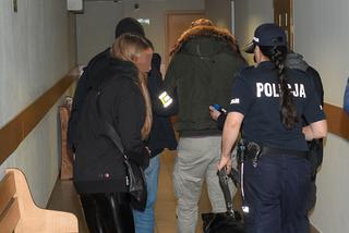 Kobiety całowały kwasowych morderców