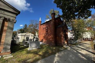 To najstarszy cmentarz katolicki w Bydgoszczy. Są tam mogiły zasłużonych bydgoszczan i groby żołnierzy, poległych XIX w.