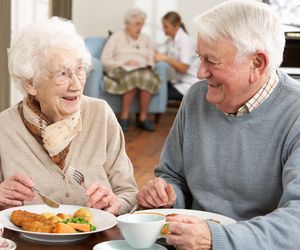 Zrób dziadkom rybę na obiad. Wydłuży życie, ochroni przed udarem i demencją