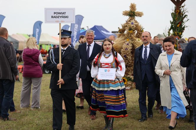 Korowód dożynkowy na dożynkach wojewódzkich 2025 w Świdniku