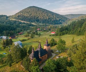 To sławna niewielka wieś w Małopolsce. Kiedyś wyrabiano w niej drewniane zabawki