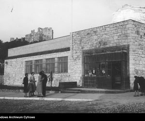 Urząd pocztowy przy ul. dr. Tyszkiewicza 2 w Kazimierzu Dolnym. Projekt: Romuald Gutt